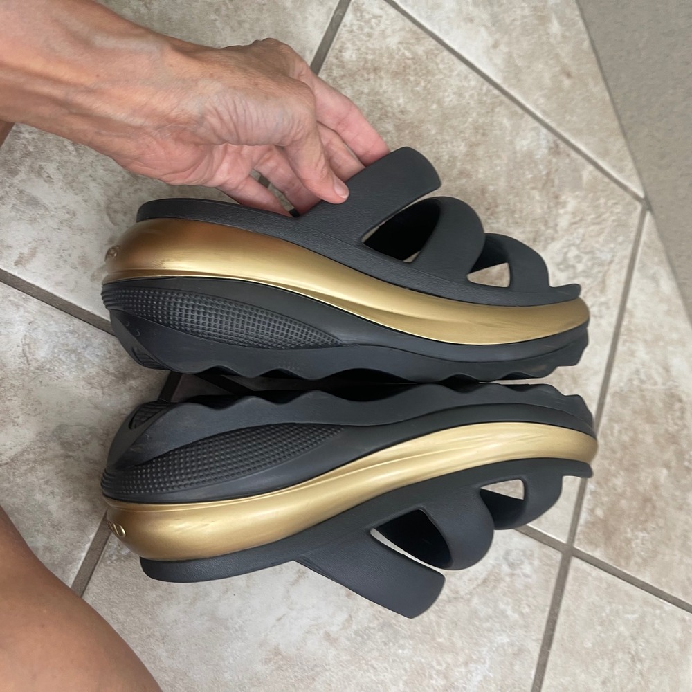 Crocs Mega Crush Sandal Black Gold Platform Slides Womens 7 men's 5 EUC unisex - Picture 8 of 8